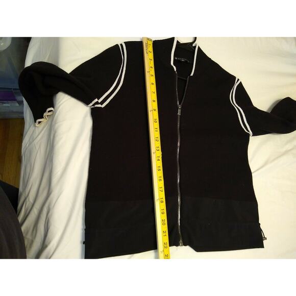 Athleta Venture Sweater - Black - Size XS - Great Condition! - Picture 7 of 9